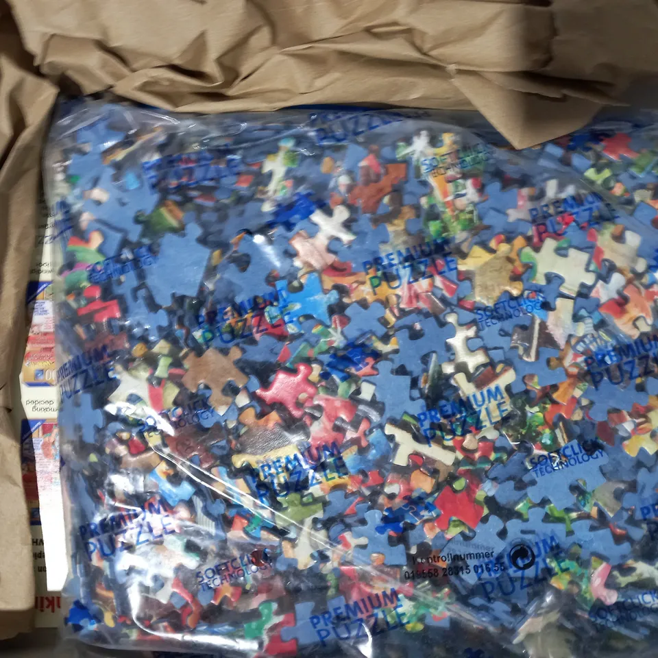 RAVENSBURGER 1000PCS JIGSAW PUZZLE - SANTA'S FINAL PREPARATIONS