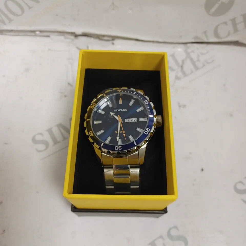 BOXED SEKONDA GENTS SPORTS WATCH WITH STAINLESS STEEL BRACELET - JAPAN MOVEMENT - 5 ATM. 