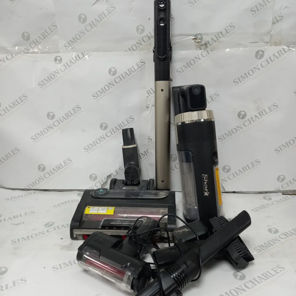 BOXED SHARK STRATOS CORDLESS VACUUM IZ400UKT