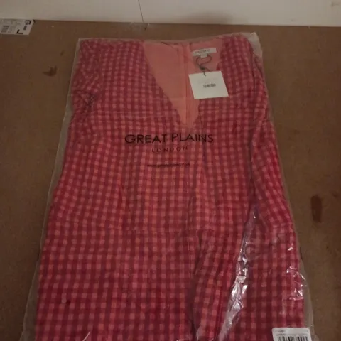 APPROXIMATELY 10 BAGGED GREAT PLAINS TUNIS CHECK V NECK DRESS IN CRIMSON/HOT CORAL IN VARIOUS SIZES