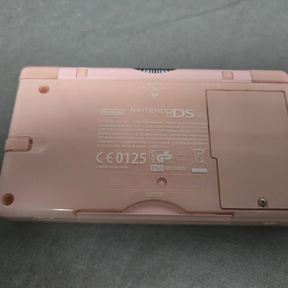 NINTENDO DS LITE IN LIGHT PINK