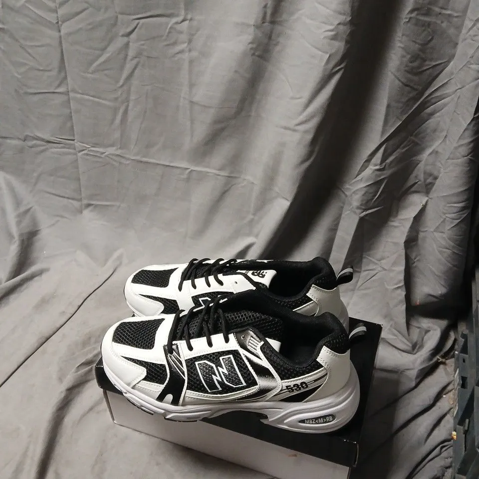 NEW BALANCE 530 SNEAKERS – WHITE/BLACK, EU 40 (UK 6) – BOXED