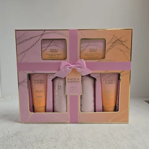 BAYLIS & HARDING SELF CARE TREATS SET