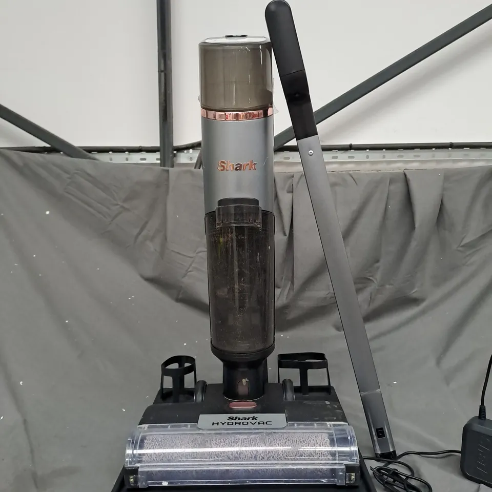 BOXED SHARK HYDROVAC CORDLESS VACUUM CLEANER 