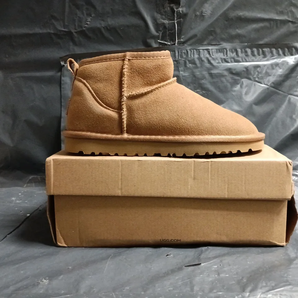 BOXED PAIR OF UGG CLASSIC MINI II SHOES IN CHESTNUT SIZE UK 5