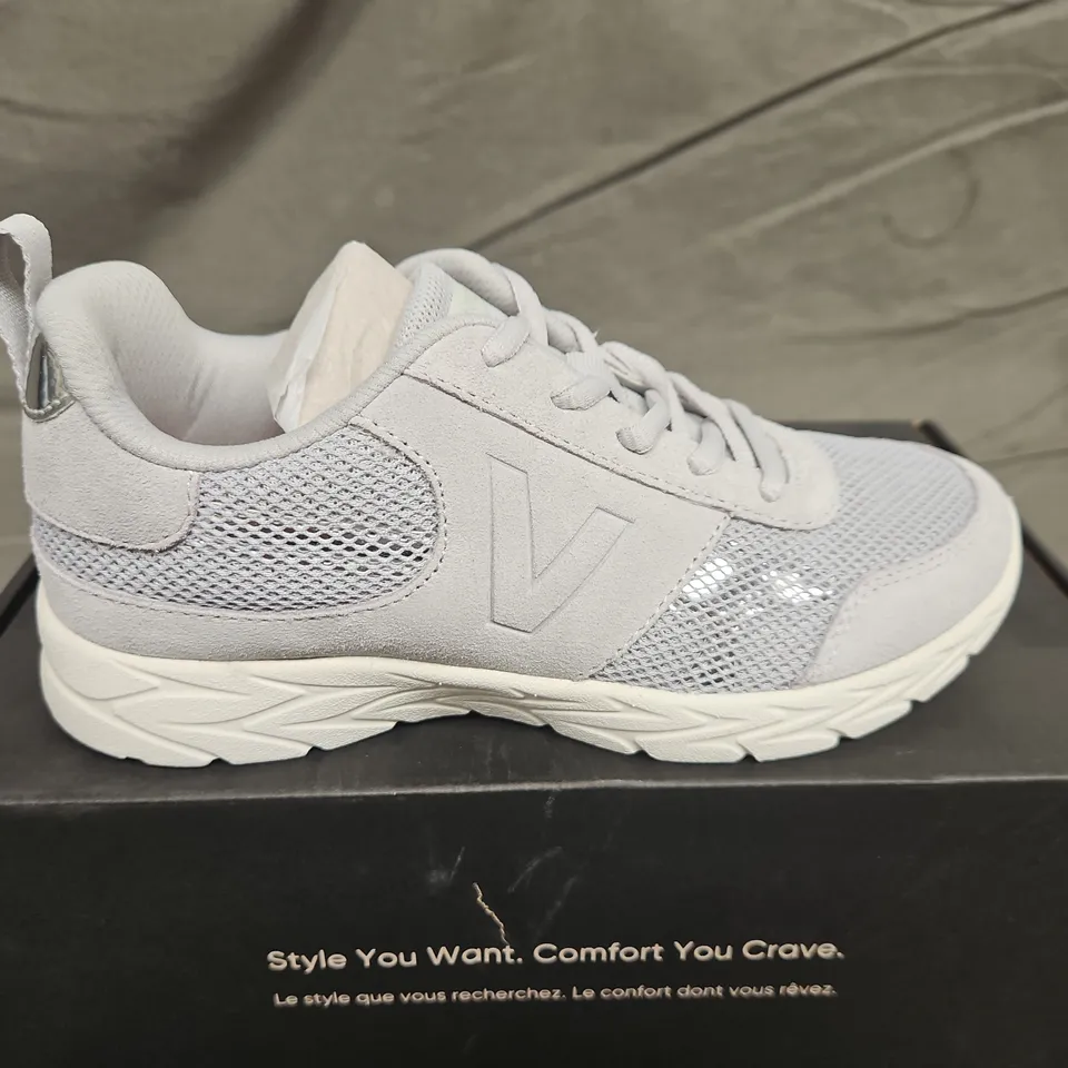 BOXED VIONIC AVIA TRAINERS - UK SIZE 3