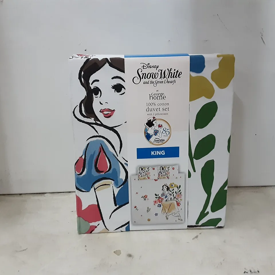 BRAND NEW SNOW WHITE , DUVET SET , KINGSIZE