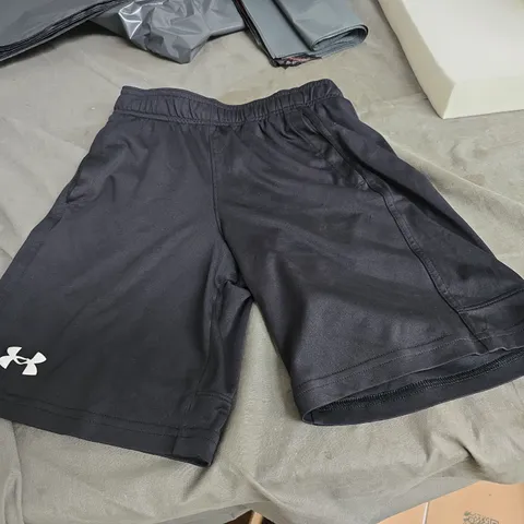 UNDER ARMOUR BLACK ATHLETIC SHORTS – SIZE UNSPECIFIED 