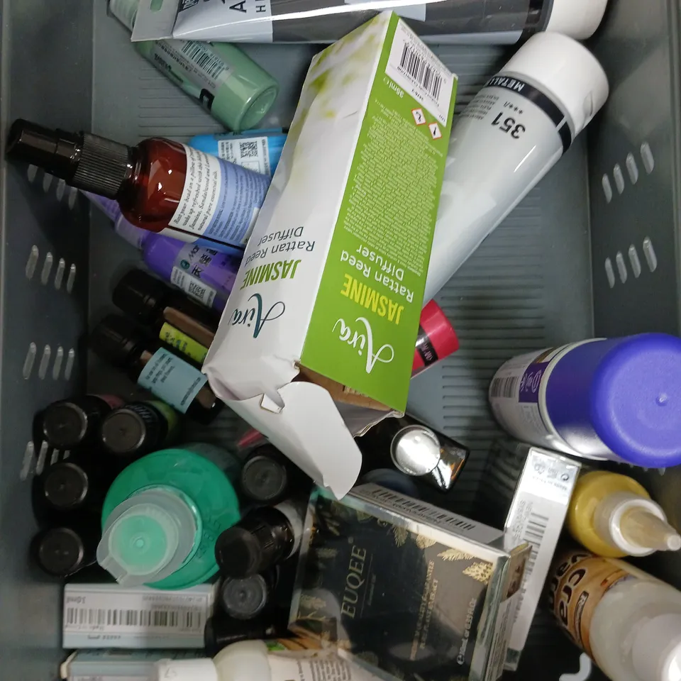 APPROXIMATELY 20 ASSORTED HOUSEHOLD PRODUCTS TO INCLUDE REED DIFFUSER, GORILLA GLUE, WASHING UP LIQUID ETC - COLLECTION ONLY 