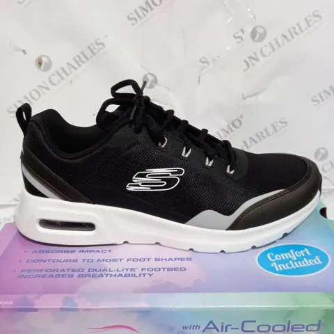BOXED PAIR OF SKECHERS AIR COURT TRAINERS IN BLACK SIZE 7