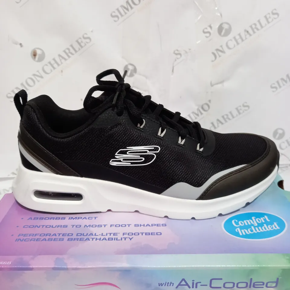 BOXED PAIR OF SKECHERS AIR COURT TRAINERS IN BLACK SIZE 7