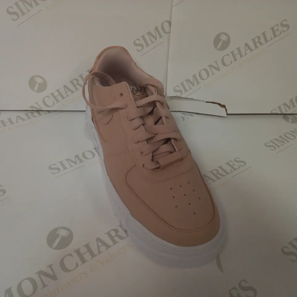 PAIR OF DESIGNER SHOES IN THE STYLE OF NIKE UK SIZE 5.5