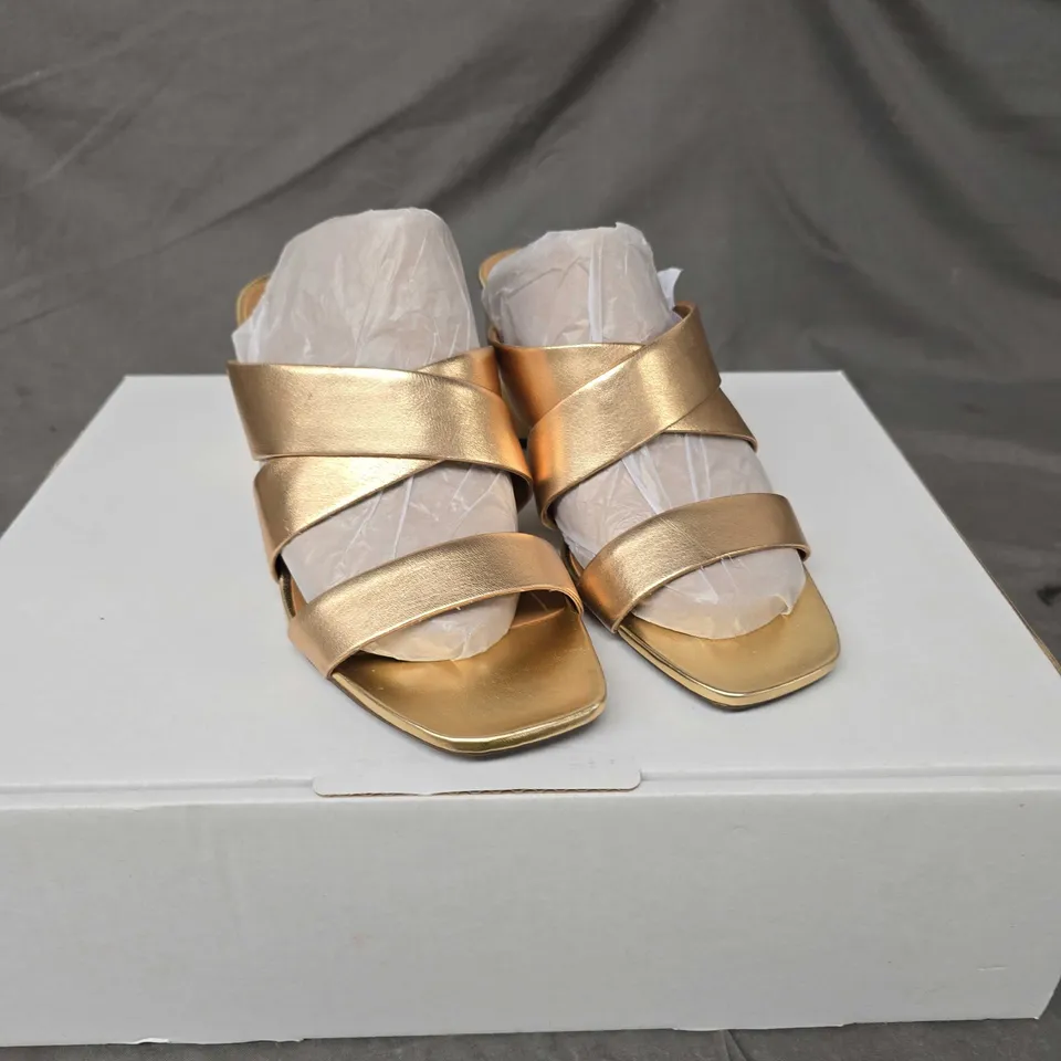 PAIR OF VIONIC NAPA MULE HEEL SHOES - 6.5