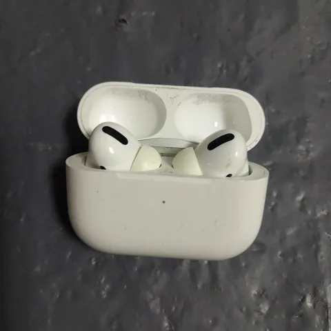 PAIR OF APPLE AIRPODS PRO IN WHITE