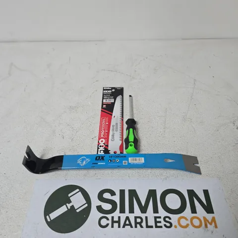 TOTE OF APPROXIMATELY 20 ASSORTED SHARP OBJECTS TO INCLUDE A CROWBAR, SCREWDRIVERS AND REPLACEMENT BLADES