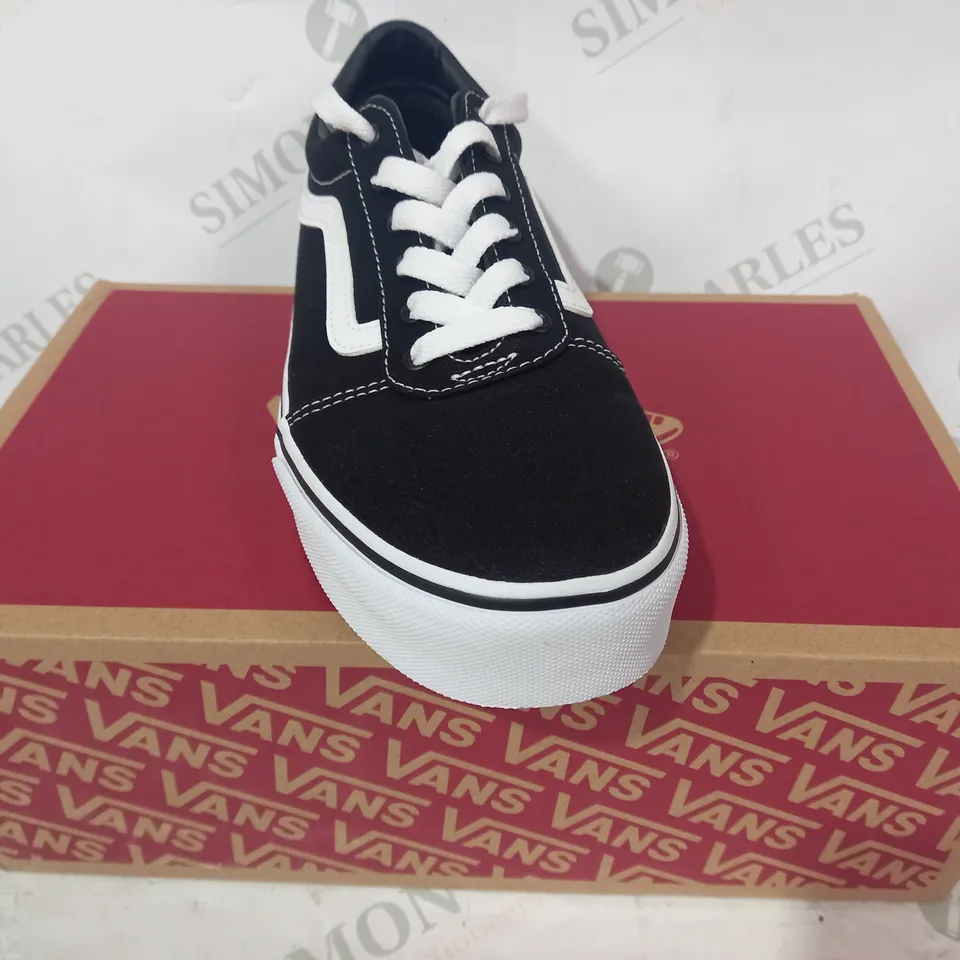 BOXED PAIR OF VANS WARD PLATFORM CANVAS SHOES IN BLACK/WHITE UK SIZE 4.5