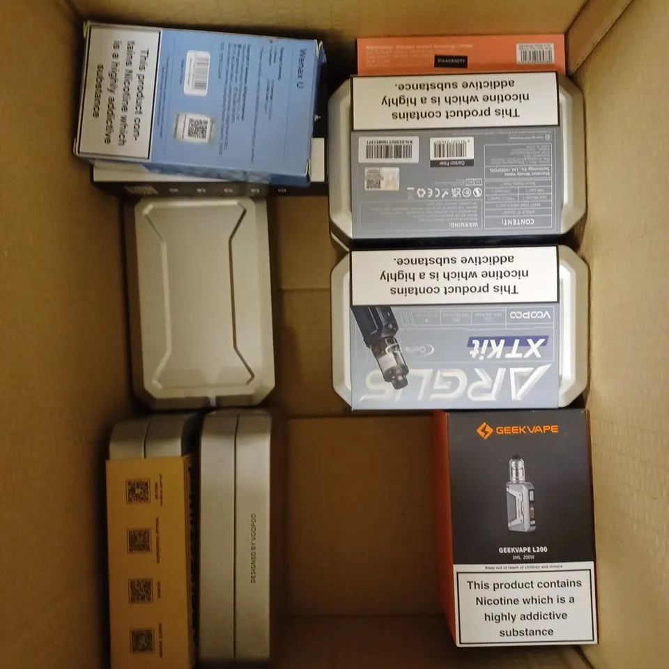 BOX OF APPROXIMATELY 25 E-CIGARETTE PRODUCTS TO INCLUDE VAPORESSO LUXE PM40, GEEKVAPE 1FC, ASPIRE FLEXUS ETC