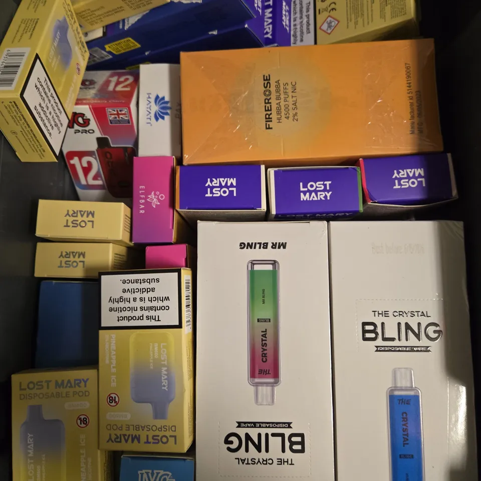 APPROXIMATELY 20 ASSORTED E-CIGARETTE & VAPING ITEMS IN VARIOUS BRANDS 