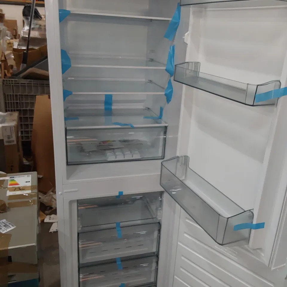 SWAN WHITE FRIDGE FREEZER SR158110W