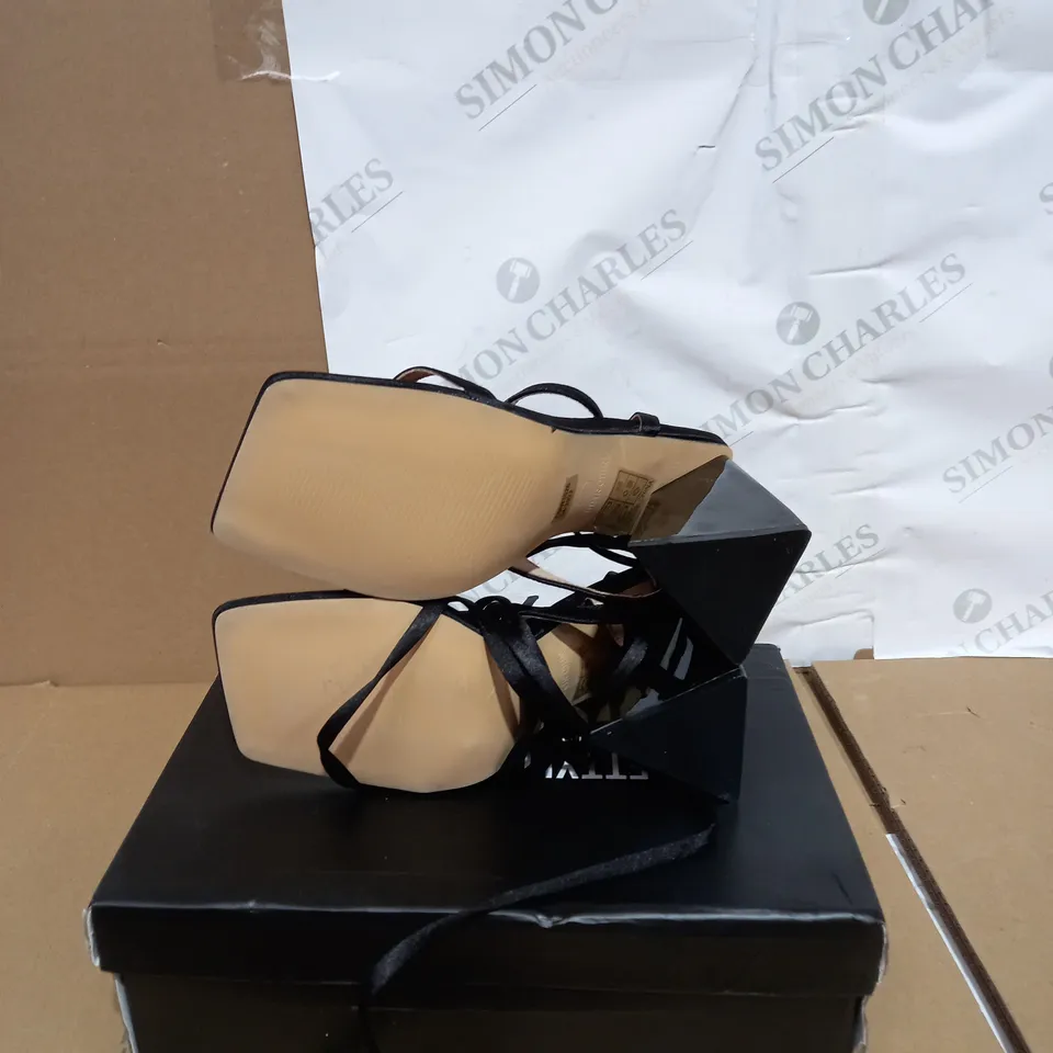 PAIR OF BOXED BLACK WIDE FIT SATIN TOE THONG LACE UP TRIANGLE HEELED SANDAL SIZE 4