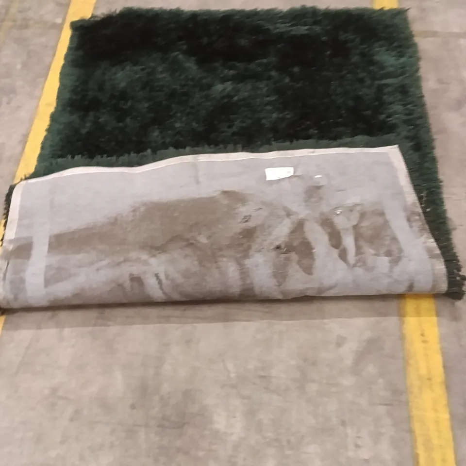 QUALITY DESIGN AREA RUG APPROXIMATELY 168 CM X 120 CM - TEARS/RIPS ON BOTTOM - DIRT PATCHES