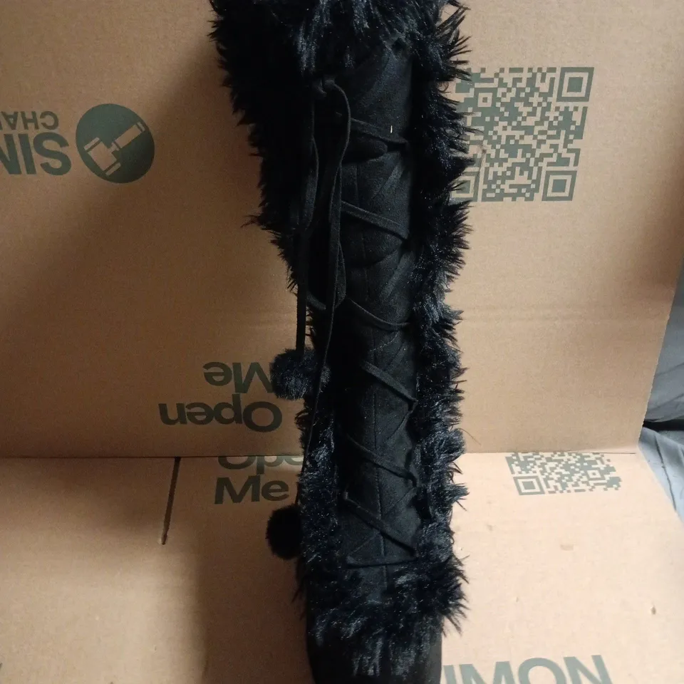 BOXED WOMEN'S BLACK FAUX-FUR LINED KNEE-HIGH BOOT WITH POM-POM LACES - 5