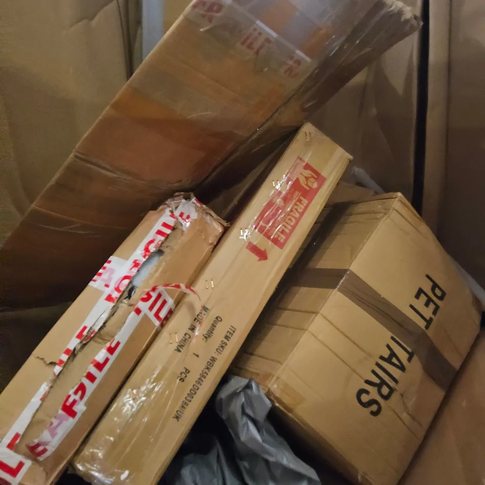 PALLET OF ASSORTED ITEMS TO INCLUDE, TOILET SEAT, COAT STAND, SAMURI UMBRELLA, CAR DECANTER SET.