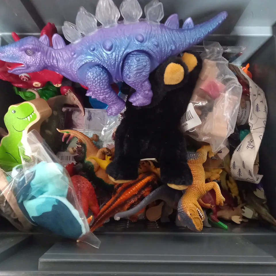 LOT OF ASSORTED DINO TOYS