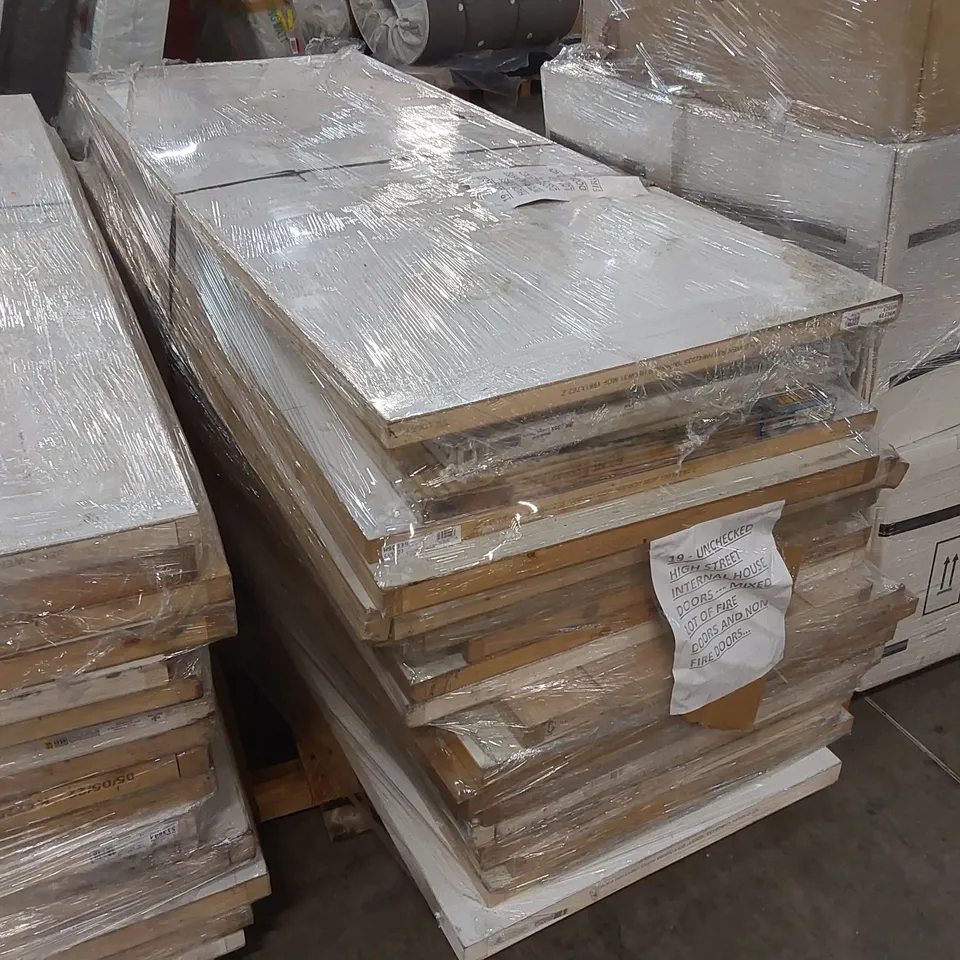 PALLET OF APPROXIMATELY 19 UNCHECKED HIGH STREET INTERNAL HOUSE DOORS MIXED LOT OF FIRE DOORS AND NON FIRE DOORS