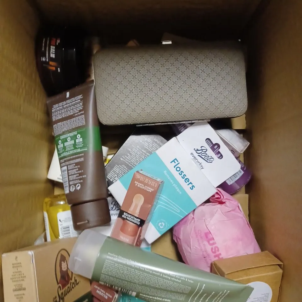 BOX OF APPROXIMATELY 15 ASSORTED COSMETIC ITEMS TO INCLUDE SLEEP MASK, SQUATCH NATURAL SOAP, MANCAVE FACE SCRUB ETC