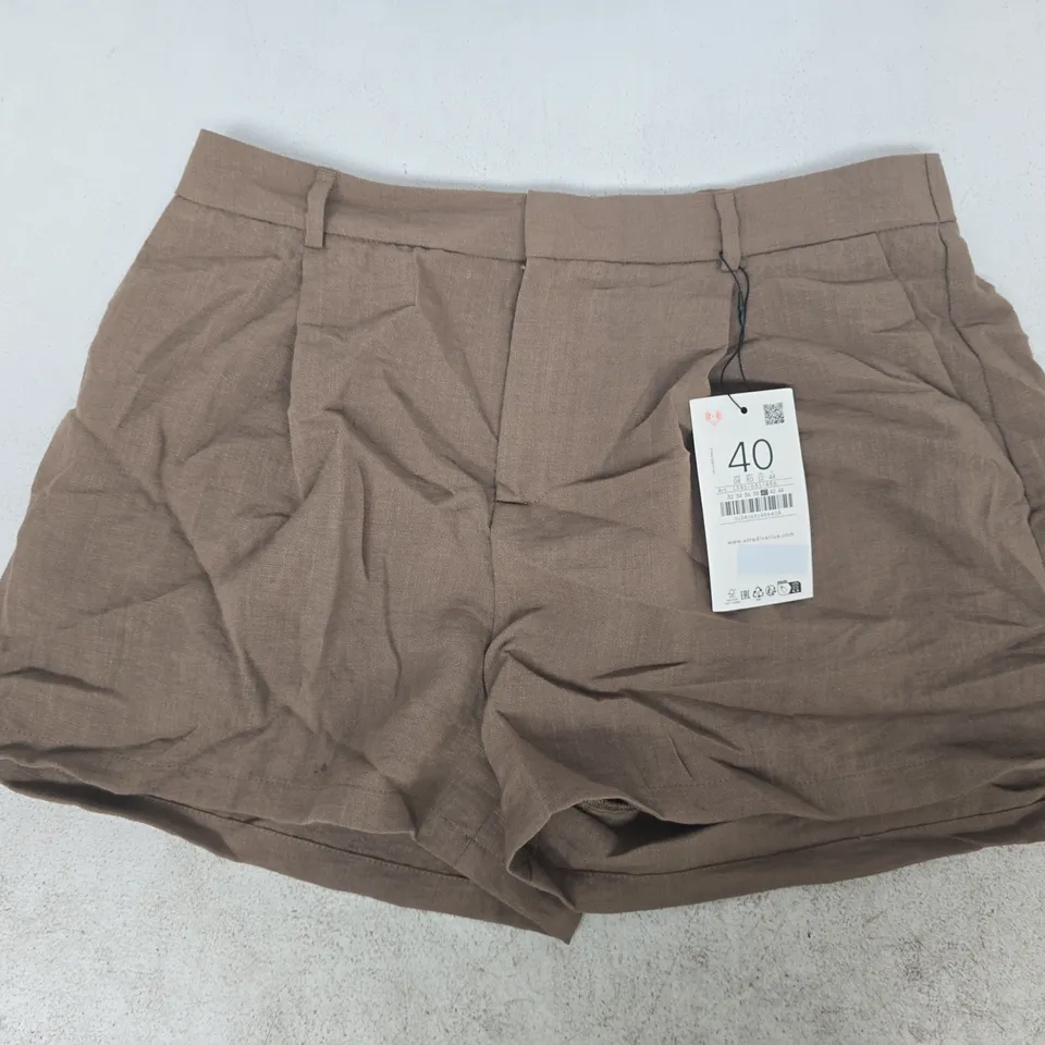STRADIVARIUS SHORTS IN BROWN SIZE UK 12