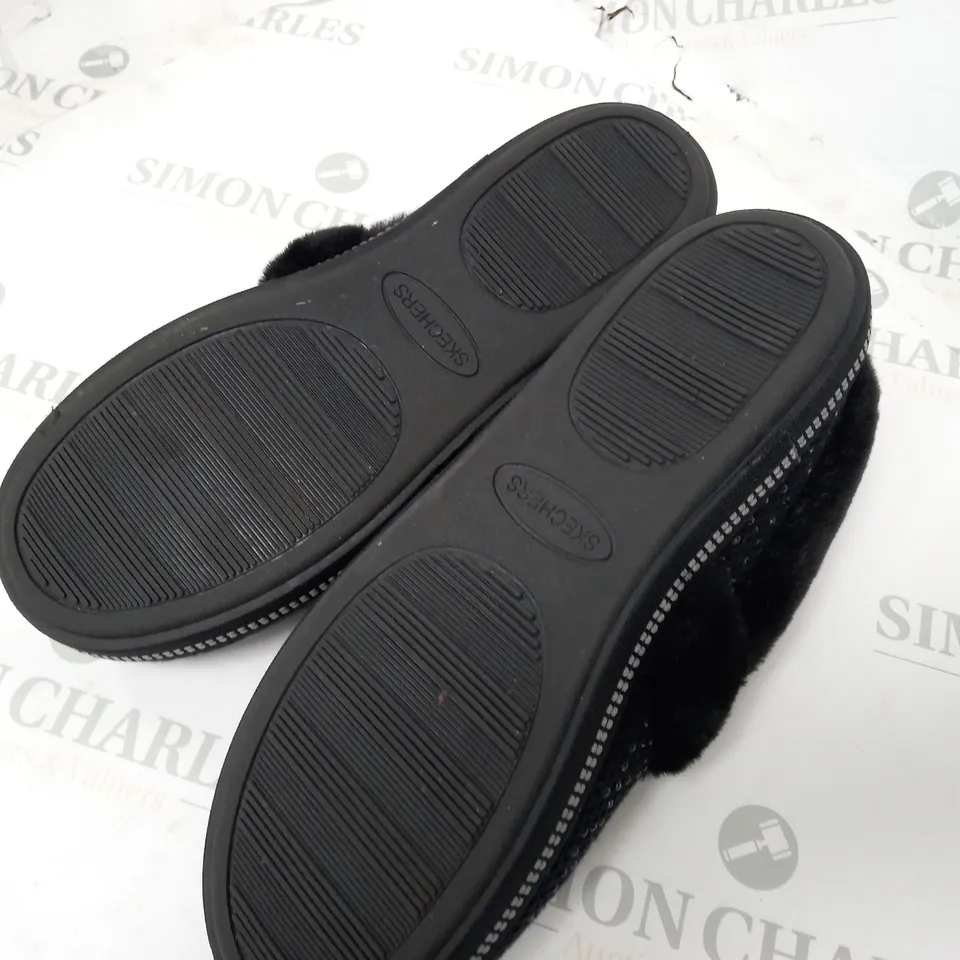 SKECHERS BLACK COZY SLIPPERS - 6