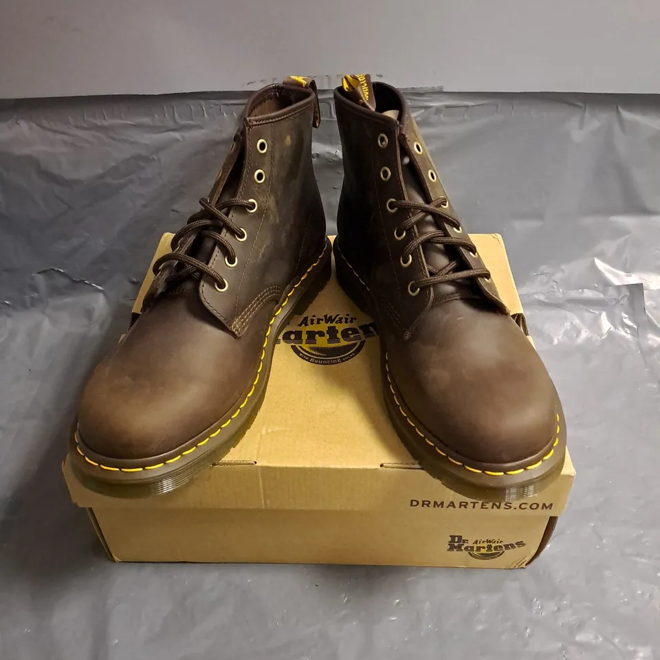 BOXED PAIR OF DR MARTENS CRAZY HORSE BOOTS IN DARK BROWN SIZE 9