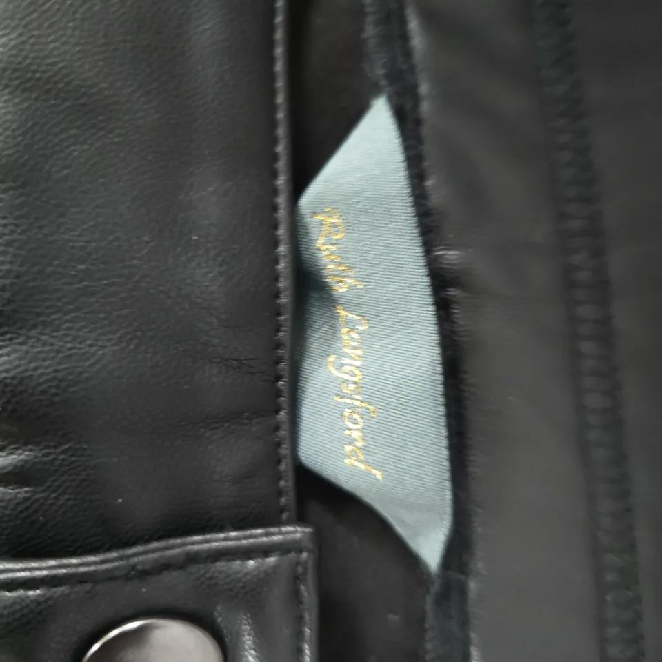 RUTH LANGFORD BLACK LEATHER-LOOK TROUSERS – UK 18P (US 14P)