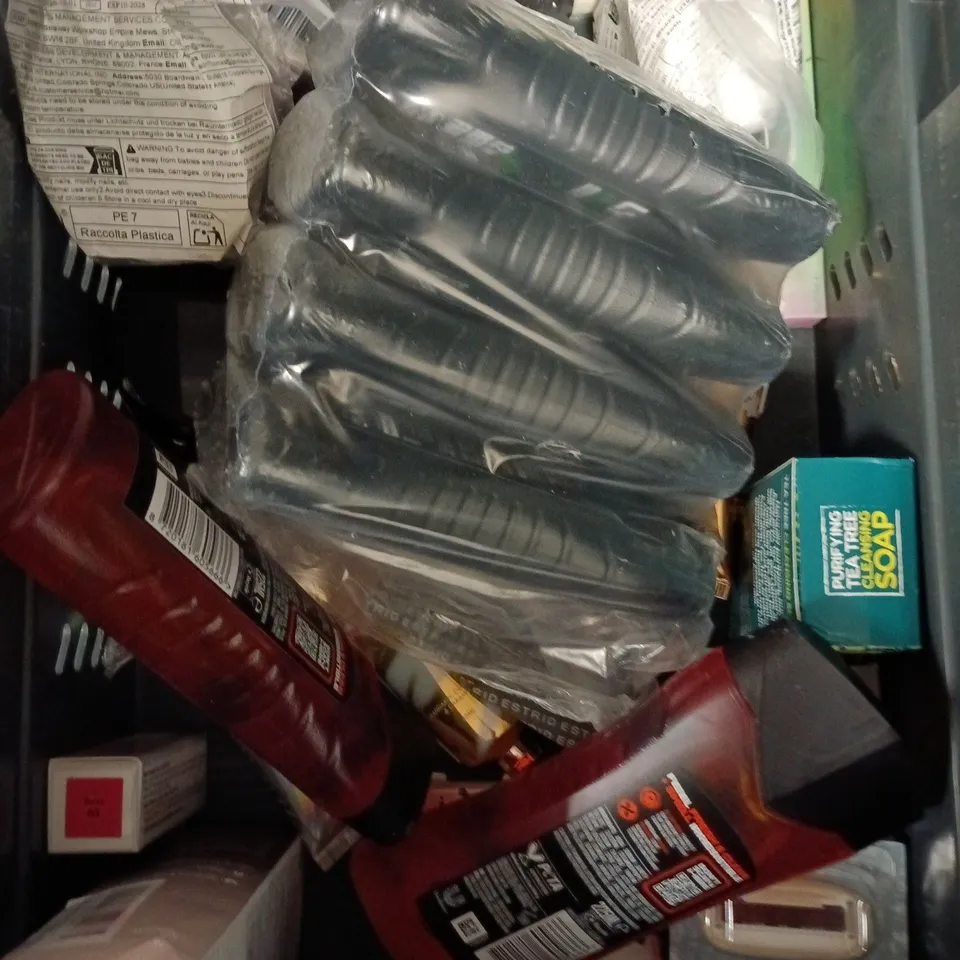 APPROXIMATEY 20 ASSORTED HEALTH AND BEAUTY PRODUCTS TO INCLUDE - DUNHILL DESIRE BODY SPRAY - LYNX SHOWER GEL AND DOVE SENSITIVE SKIN MICELLAR BAR