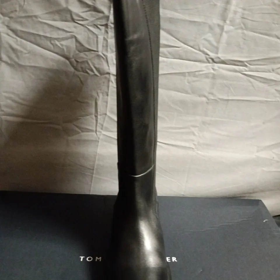 BOXED PAIR OF TOMMY HILFIGER WOMEN'S BLACK LEATHER KNEE-HIGH BOOTS - SIZE 40