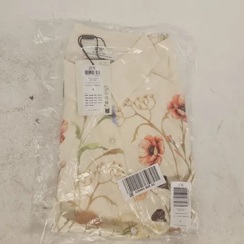 BAGGED JDY LONG SLEEVE SHIRT IN CREAM/FLORAL DESIGN SIZE SMALL