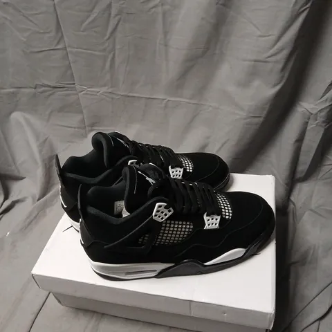 AIR JORDAN 4 RETRO BLACK/WHITE SNEAKERS – UK 8 (US 9)