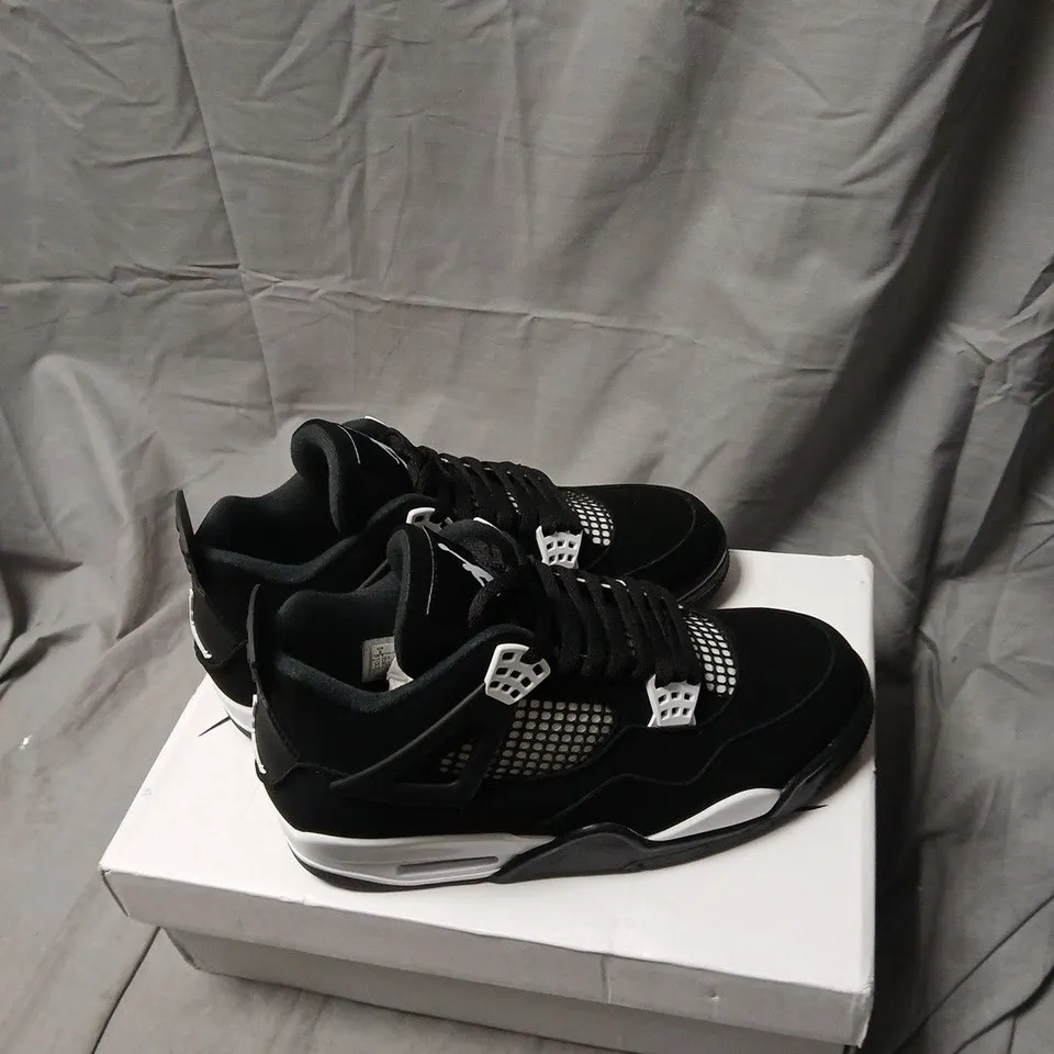 AIR JORDAN 4 RETRO BLACK/WHITE SNEAKERS – UK 8 (US 9)