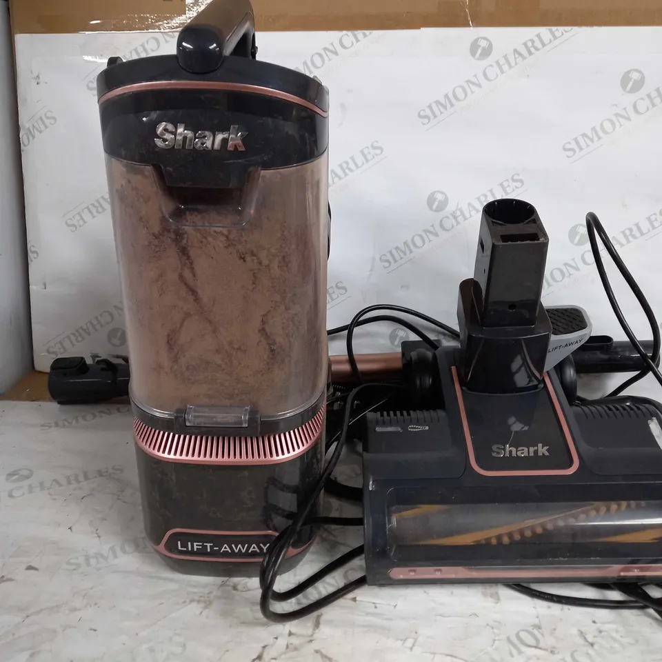 SHARK ANTI HAIR WRAP UPRIGHT PET-HAIR VACUUM