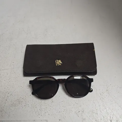 PRAGNELL SUNGLASSES – TORTOISESHELL FRAME, DARK LENSES