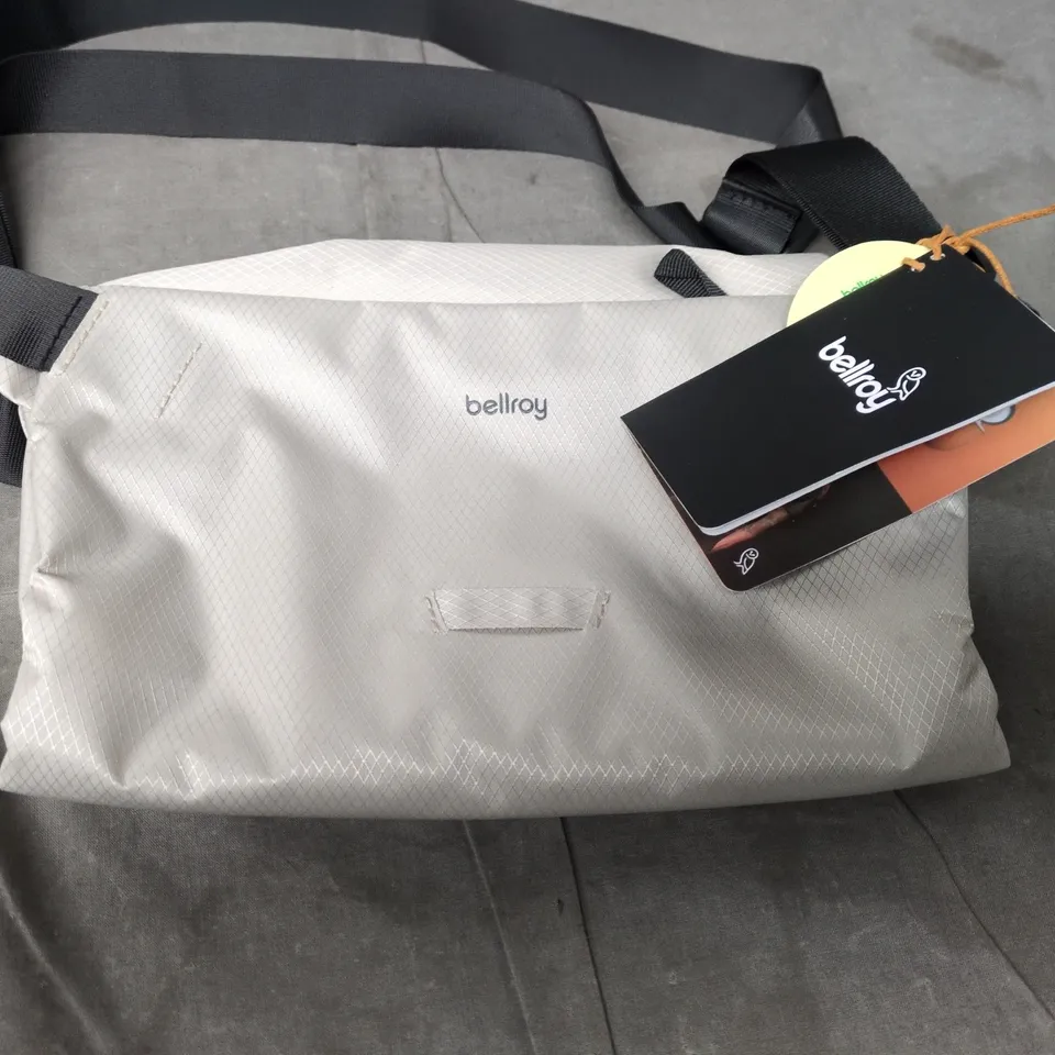 BELLROY CROSSBODY BAG – LIGHT GREY