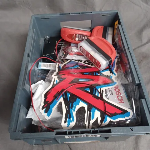 APPROXIMATELY 8 ASSORTED VEHICLE PARTS & ACCESSORIES