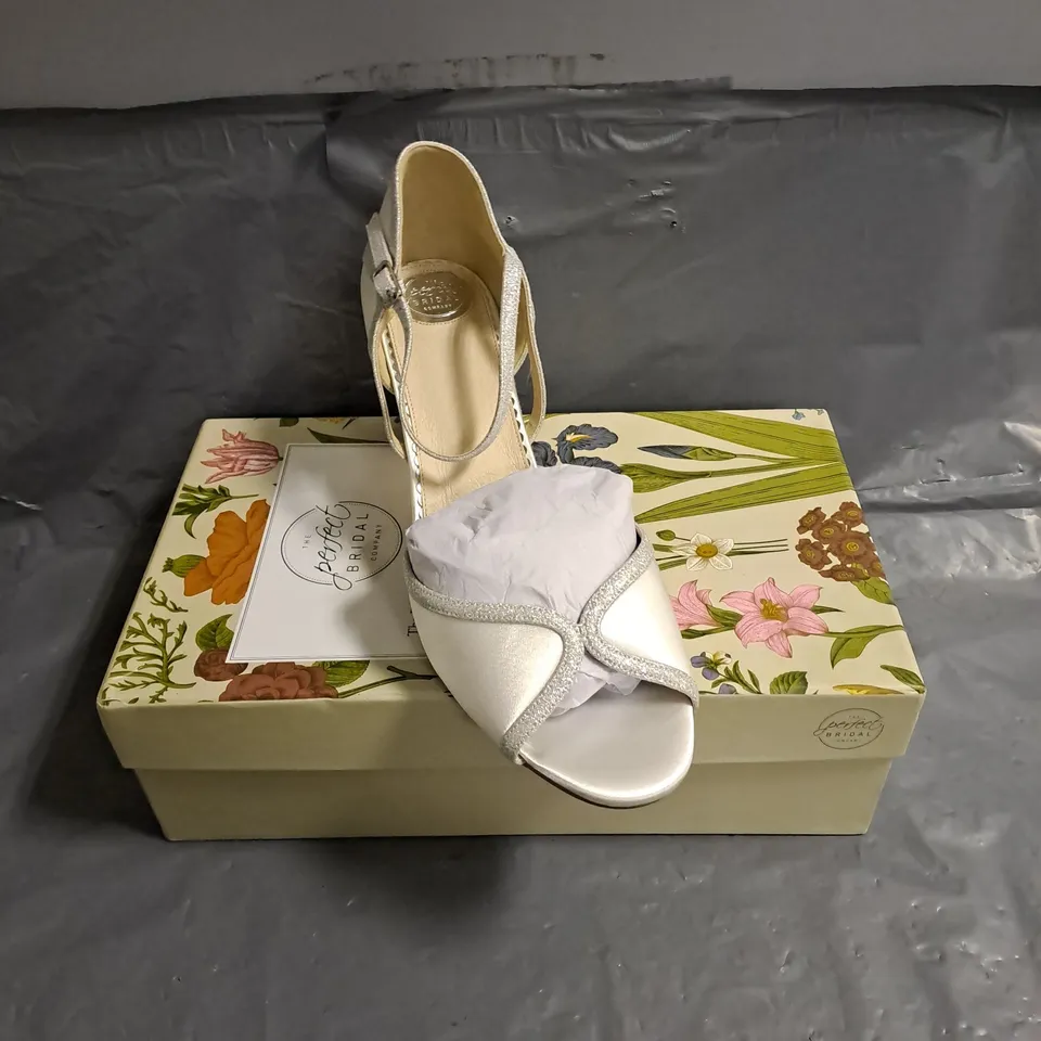 BOXED PAIR OF THE PERFECT BRIDAL SABRINA WEDDING HEELS IN WHITE SATIN SIZE UK 9