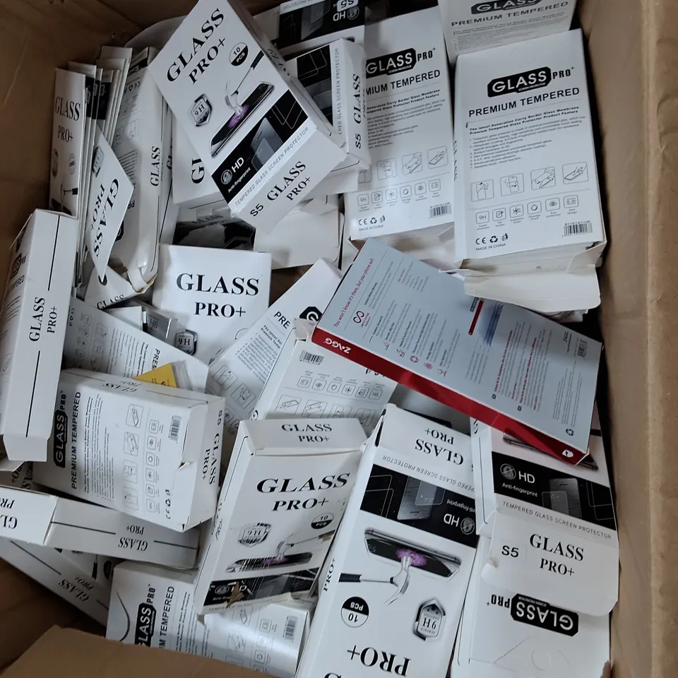 LARGE QUANTITY OF VARIOUS GLASS SCREEN PROTECTORS 