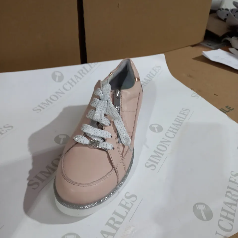 MODA PINK TRAINERS SIZE 5