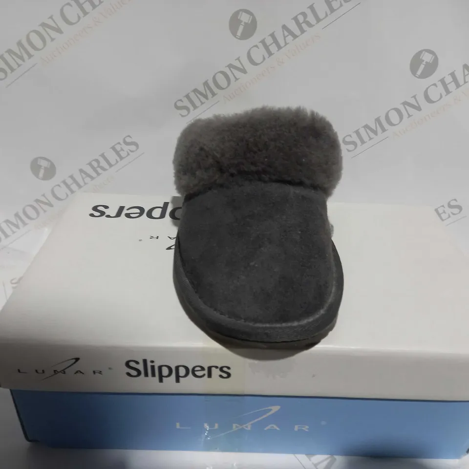 PAIR OF EMU NEST JOLIE SHEEPSKIN SLIPPERS, CHARCOAL - SIZE 5