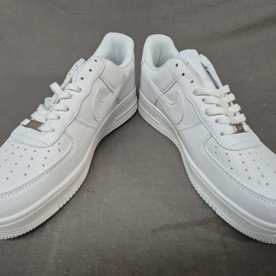 PAIR OF NIKE AIR FORCE 1 SHOES IN WHITE UK SIZE 10