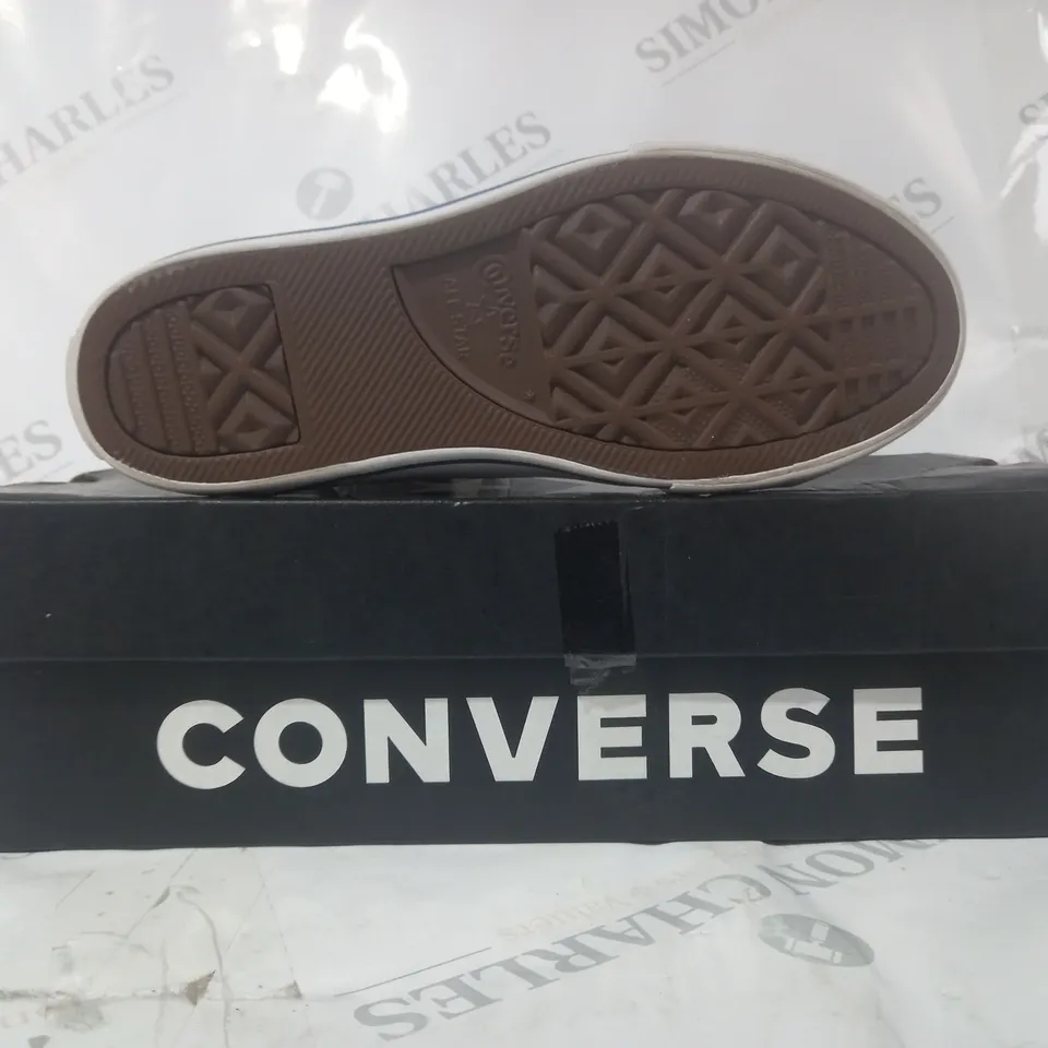 BOXED PAIR OF CONVERSE KIDS SHOES IN WHITE UK SIZE 2