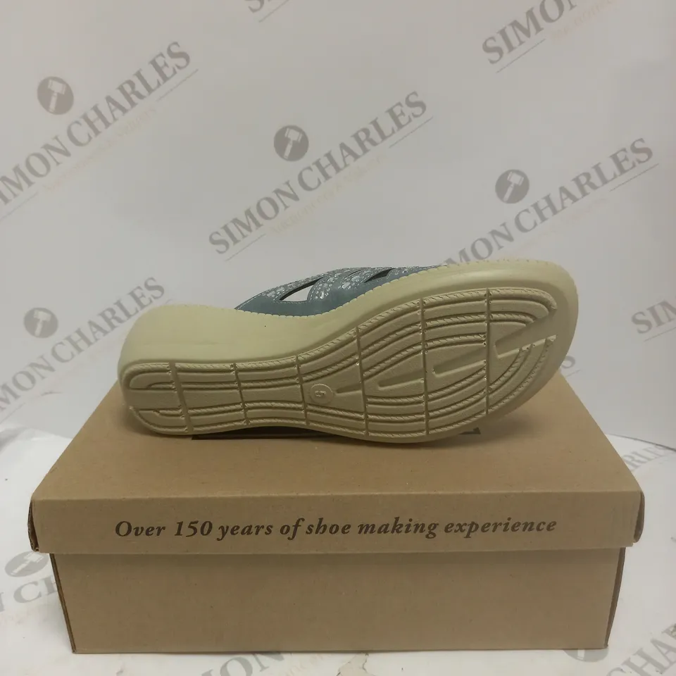 BOXED PAIR OF CUSHION WALK DIAMANTE MULES IN BLUE - SIZE 5